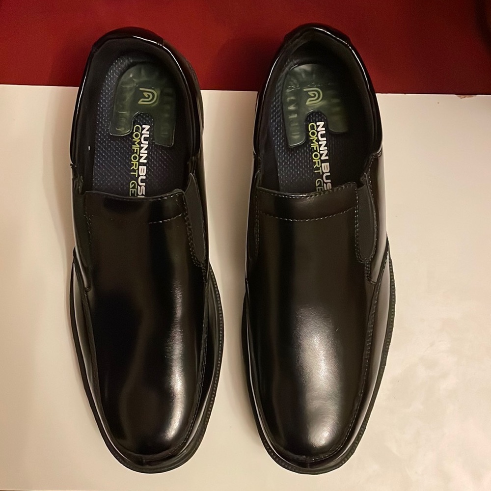 NUNN BUSH, NWOT Men’s size 12 black patent leather slip on shoes.